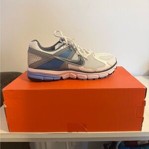Nike White and Light Blue Athletic Running Shoe